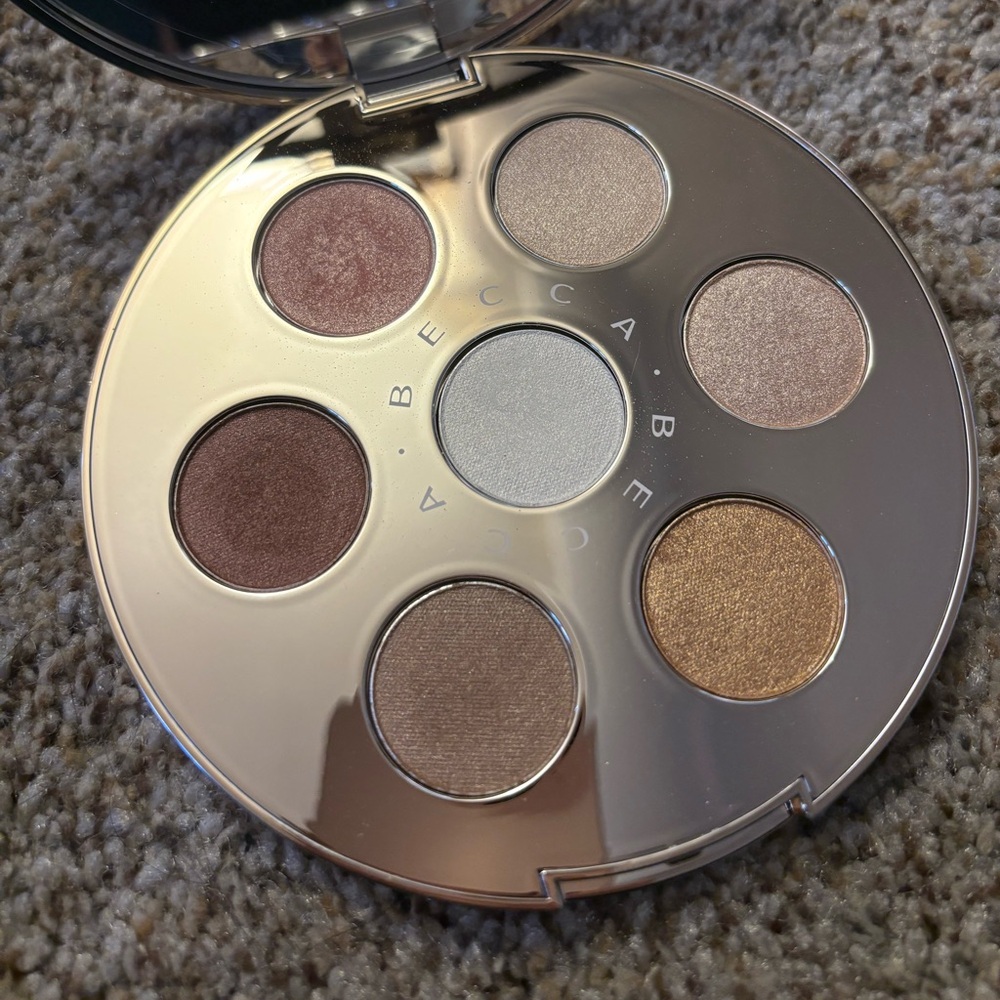 Becca eyeshadow palette- never used